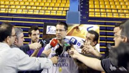 Pedro Martínez atiende a los medios de comunicación