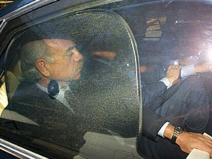 Francisco González,a su llegada a la Audiencia Nacional, el 25 de abril de 2002.