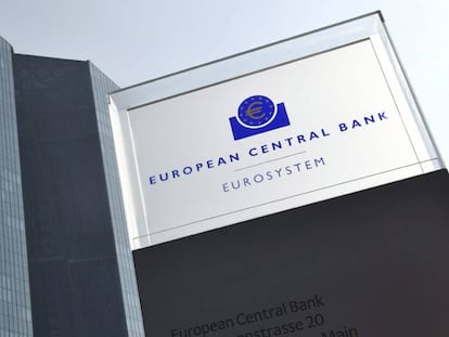 Vista del logotipo del Banco Central Europeo en su sede de Fr&aacute;ncfort.