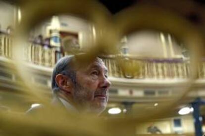 El secretario general del PSOE, Alfredo Pérez Rubalcaba, en un momento del debate de los Presupuestos Generales del Estado para 2013 que se celebra hoy en el Congreso de los Diputados.