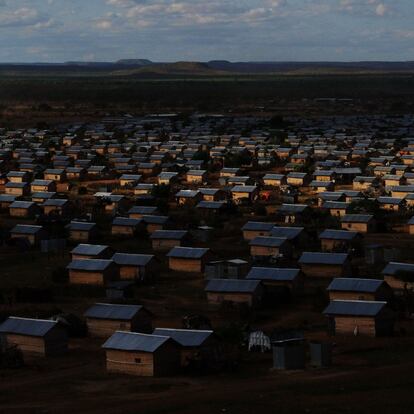 Vista del campo de Melkadida. El Servicio Jesuita a Refugiados, de la mano de Entreculturas, comenzó su trabajo en Dollo Ado en el año 2010. En un primer momento, el área de intervención se centró en Melkadida, el segundo campo que se construyó y que alberga principalmente a personas que huyen de la sequía y de las malas cosechas de las regiones de Mogadiscio y Gedo. Este campo acoge a 45.136 personas.