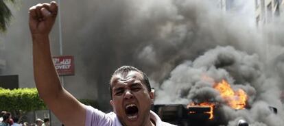 Un manifestante pro Morsi, en el barrio cairota de Mohandessin.