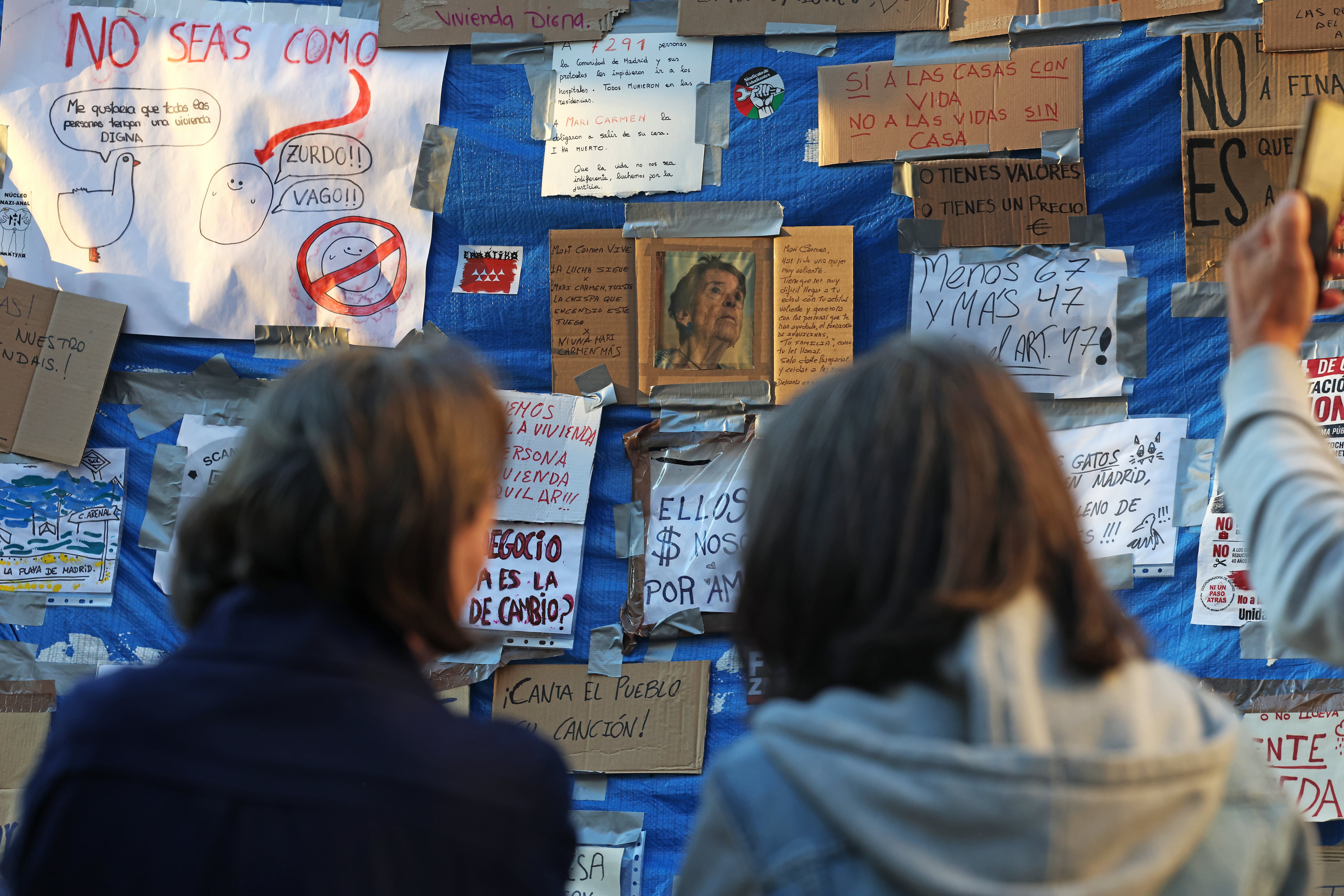 La conmoción por la muerte de Maricarmen monopoliza la precampaña