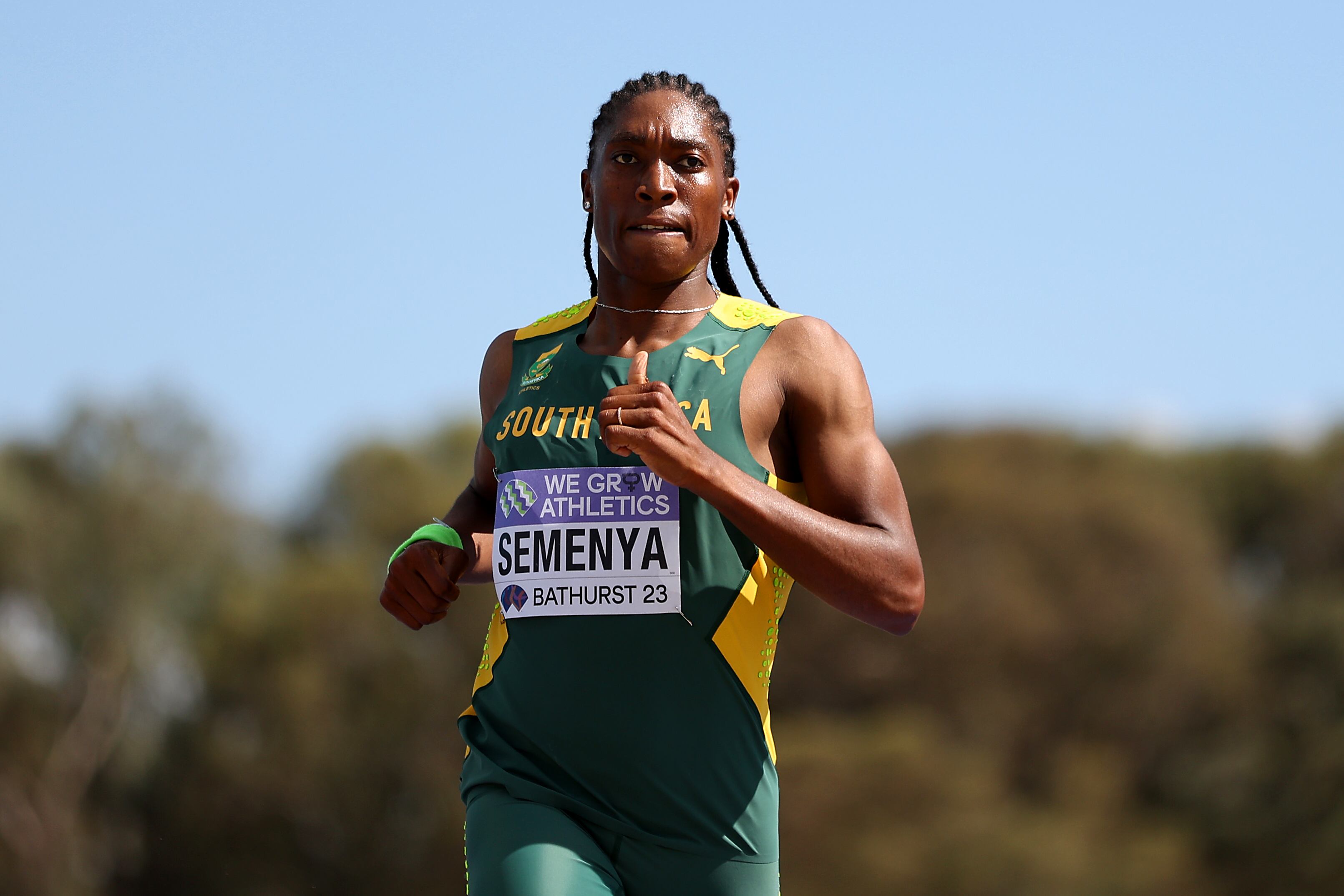 La atleta sudafricana Caster Semenya es uno de los poquísimos referentes que tiene la comunidad intersexual. En la imagen, la corredora en una carrera celebrada en Bathurst (Australia), en 2023. 