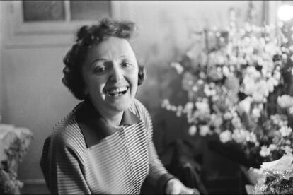 La cantante Édith Piaf, en 1958.