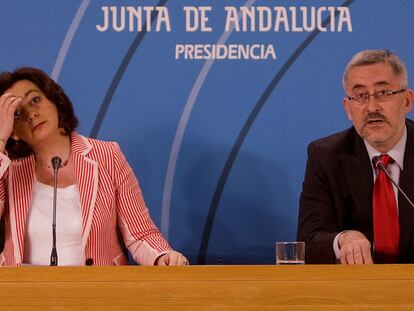 Imagen de la conferencia de prensa de Mar Moreno y Antonio Ávila, ayer, tras la reunión del Consejo de Gobierno.