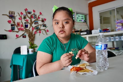 Frida va tres días a la semana a la fundación.