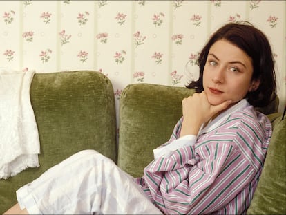 Donna Tartt, en pijama en una foto promocional en 1993.