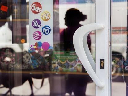 Una imagen reciente de una librer&iacute;a papeler&iacute;a en la calle de Narc&iacute;s de Monturiol de Canovelles.