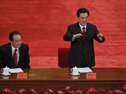 Desde la izquierda, Wen Jiabao (primer ministro), Hu Jintao (presidente) y Wu Bangguo (presidente del Parlamento), en Pek&iacute;n.