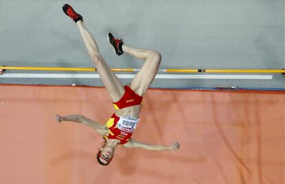 Ruth Beitia completa un salto durante las clasificaciones del Campeonato Europeo de Atletismo en Gotemburgo en 2013, donde consiguió la medalla de oro.