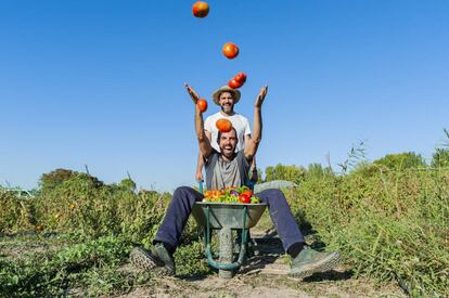 Consumir alimentos ecológicos no solo pueda cambiar nuestras vidas, sino también la de agricultores como Miguel y León del proyecto Huerto Vega del Tajuña