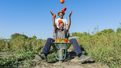 Consumir alimentos ecológicos no solo pueda cambiar nuestras vidas, sino también la de agricultores como Miguel y León del proyecto Huerto Vega del Tajuña