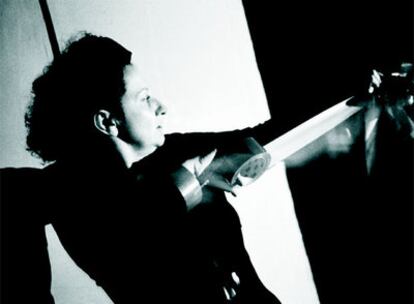 La artista Nieves Correa, durante una <i>performance</i>.