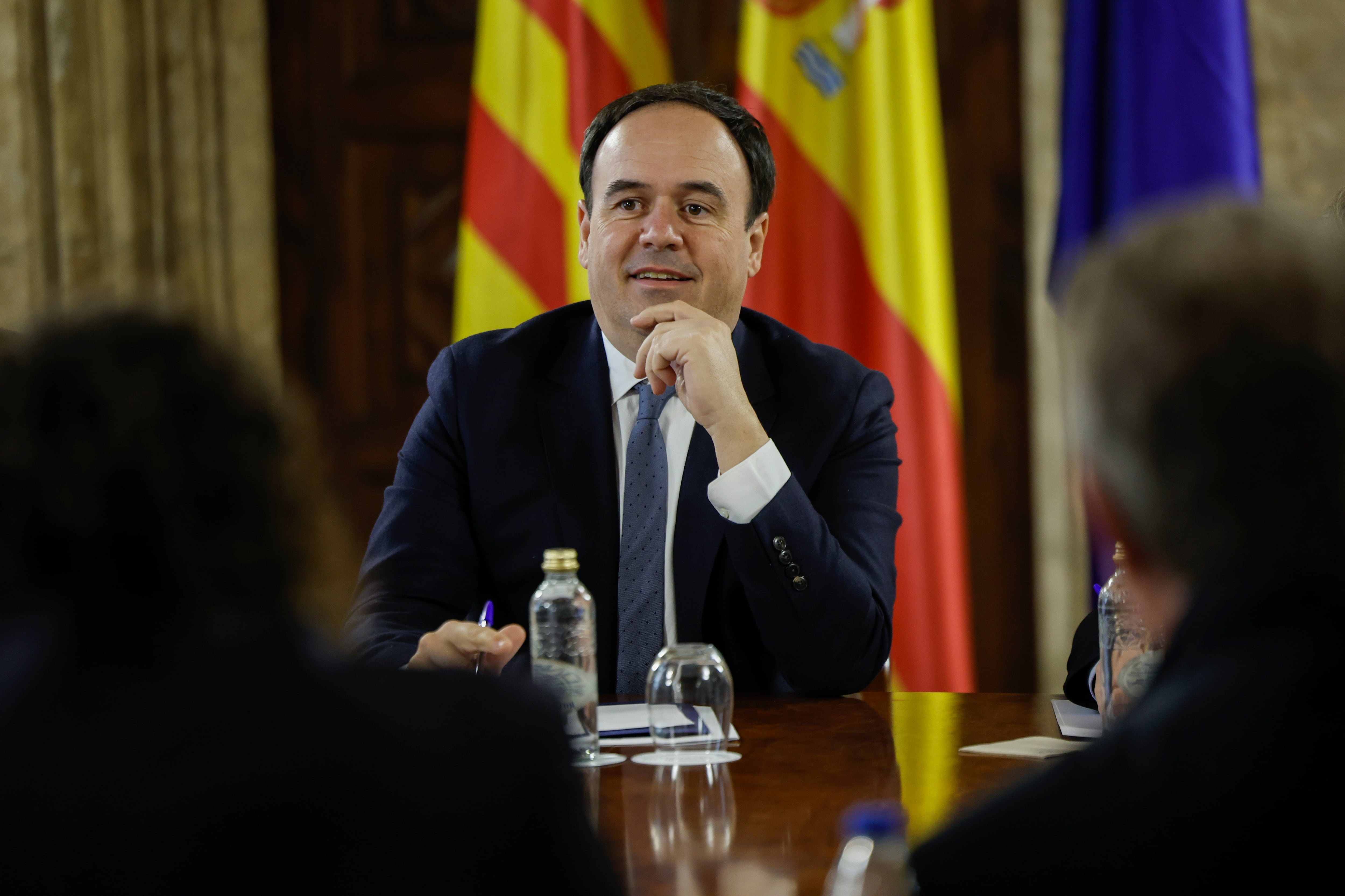 Llorca condanna consigliera PP che insultò Sánchez a Teruel, ma non la espellerà.