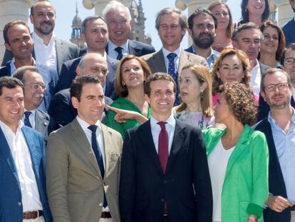 Los miembros de la nueva ejecutiva del PP en Barcelona.