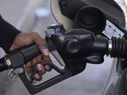 El precio de la gasolina y del gasóleo baja tras once semanas de subida
