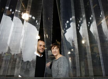 Tomaž Pandur y Blanca Portillo, en un descanso de sus ensayos de <i>Hamlet</i>.