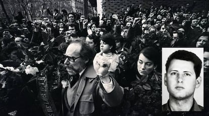 Marcha tras la matanza de los abogados de Atocha en 1977. García Juliá, en miniatura.