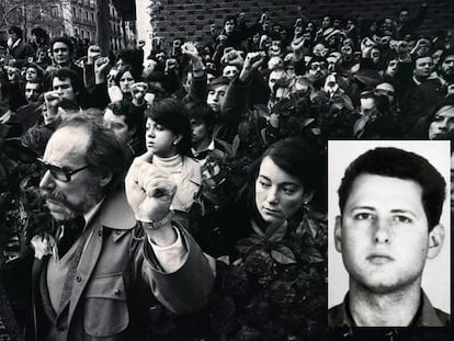 Marcha tras la matanza de los abogados de Atocha en 1977. García Juliá, en miniatura.