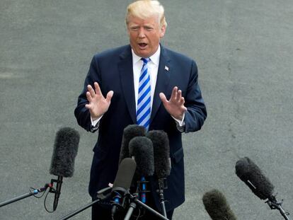 Donald Trump durante el intercambio con la prensa acreditada