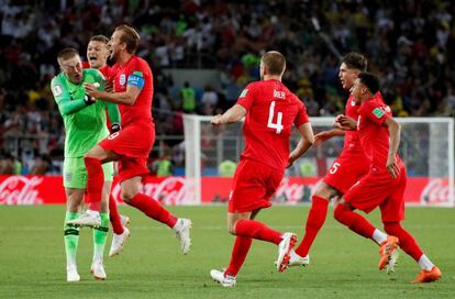 Los futbolistas de Inglaterra celebran el triunfo ante Colombia