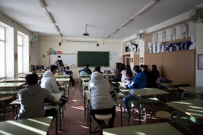Alumnos en el instituto San Isidoro en Sevilla, en clase el pasado jueves.
