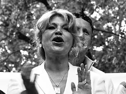 La baronesa Thyssen, en la concentración contra la tala de árboles en Madrid.