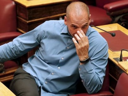 Yannis Varoufakis durante una sesi&oacute;n en el parlamento griego.