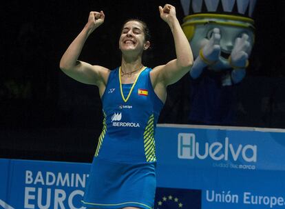 Carolina Marín, celebra su victoria.