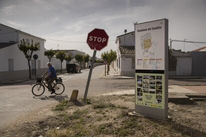 Una de las calles de Guadiana del Caudillo, Badajoz.