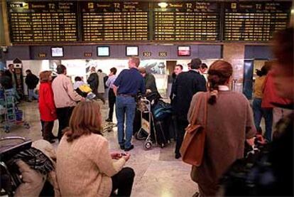 Retrasos y cancelaciones de vuelos en el aeropuerto de Barajas en 1999.