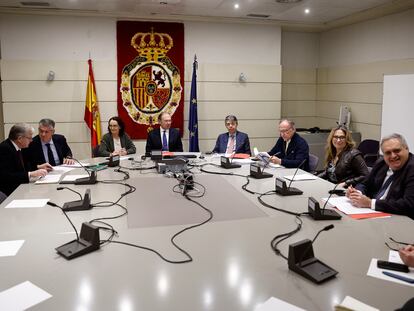 Reunión de la Mesa y Portavoces del Senado en la Comisión conjunta de las Comisiones Constitucional y de Justicia.