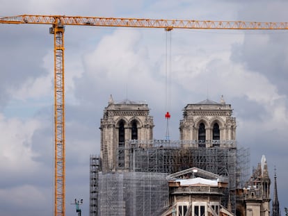 El inicio de desmontaje del andamio de Notre Dame en junio de 2020