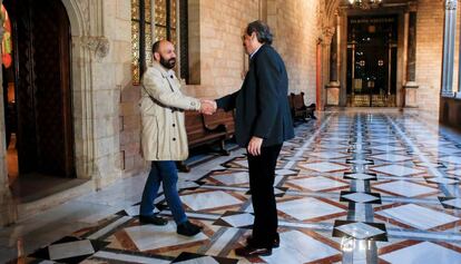 El 'president' Quim Torra recibe al portavoz de Òmnium Marcel Mauri.