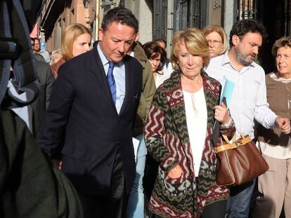 Esperanza Aguirre con algunos concejales del PP de Madrid.