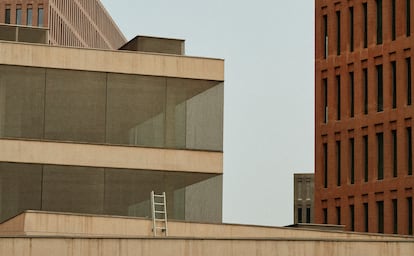 Exterior de las oficinas de la Ciudad de la Justicia, en Barcelona. Todos los trabajadores se han incorporado presencialmente.