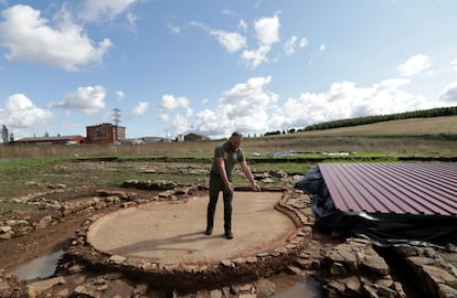 Jess Torres, en el yacimiento romano, en Aguilar de Campoo.