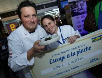 Sonia L´Hévéder y Kiko Moya, ganadores del concurso Escoge a tu pinche.