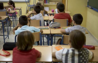 Alumnos de primaria en un aula de un colegio público de Sevilla.