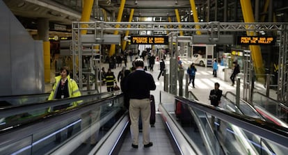 Pasajeros en la Terminal 4 de Barajas