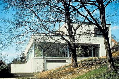 La villa Tugendhat, en Brno, fue proyectado en 1927 por el arquitecto alemán Ludwig Mies van der Rohe (1886- 1969).