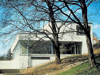 La villa Tugendhat, en Brno, fue proyectado en 1927 por el arquitecto alemán Ludwig Mies van der Rohe (1886- 1969).