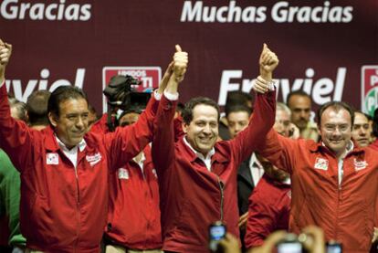 Eruviel Ávila, center, celebrates his victory Sunday as Mexico state governor.