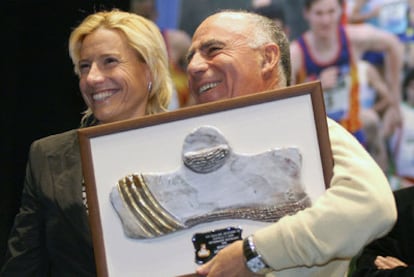 Marta Domínguez y Mariano Díez celebran la consecución de este del Premio Entrenador Destacado de 2006.
