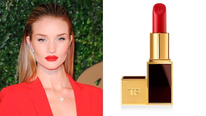 Cherry Lush de Tom Ford

Para Tom Ford, no hay accesorio más dramático que un labio perfecto. Es el centro del rostro y tiene el poder de definir la apariencia de una mujer. El Cherry Lush es uno de sus tonos más famosos. No deja sensación de sequedad en los labios a pesar de ser un rojo mate y tiene un precioso subtono azul con un punto cereza. Su precio ronda los 50 euros.