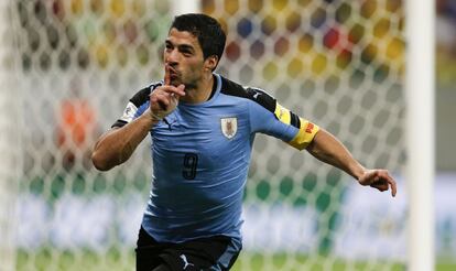 Luis Su&aacute;rez celebra un gol ante Brasil.