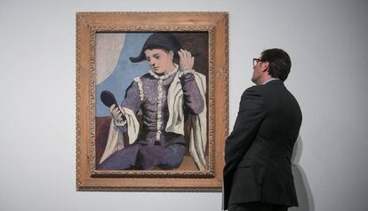 &#039;Arlequ&iacute;n con espejo&#039;, pintado por Picasso en 1923 que puede verse en Caixaforum de Barcelona dentro de la exposici&oacute;n del Thyssen.