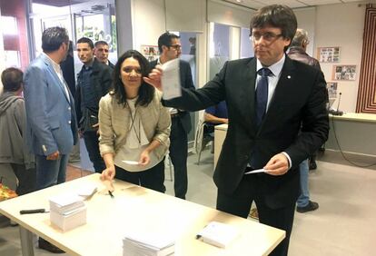 Puigdemont vota en un colegio de Girona