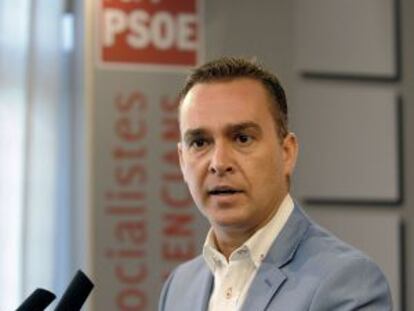  Francesc Romeu, vicesecretario y portavoz de la ejecutiva del PSPV- PSOE, durante una rueda de prensa. 